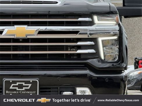 Used 2023 Chevrolet Silverado 2500 High Country w/ Safety Package II image 4
