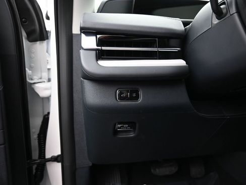 New 2026 Lincoln Navigator L Premier AWD/4WD image 12