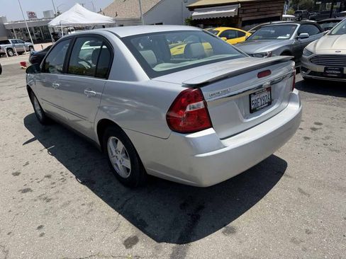 Used 2005 Chevrolet Malibu LS w/ Preferred Equipment Group FWD image 4