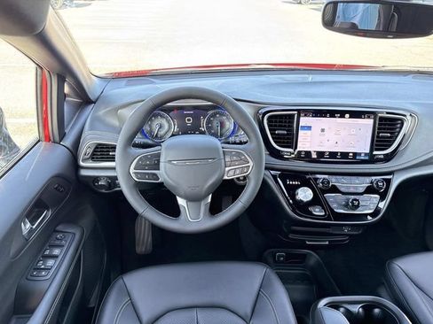 New 2027 Chrysler Pacifica Select FWD image 17
