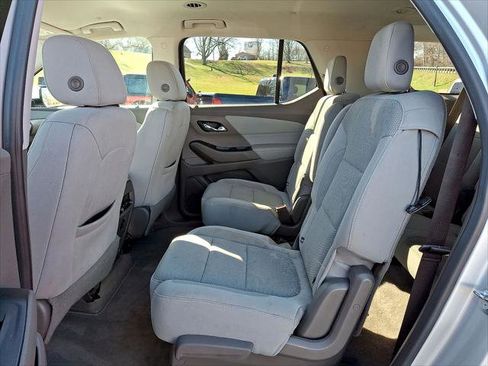 Used 2018 Chevrolet Traverse LT image 26