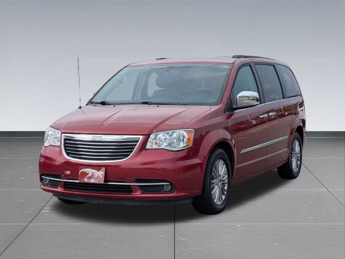 Used 2016 Chrysler Town & Country Touring-L FWD image 9