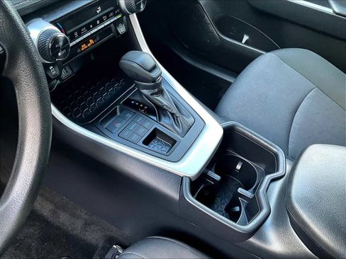 Used 2025 Toyota RAV4 XLE image 20