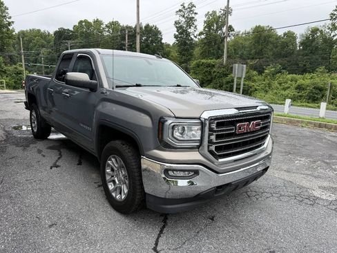 Used 2017 GMC Sierra 1500 SLE w/ SLE Value Package AWD/4WD image 2