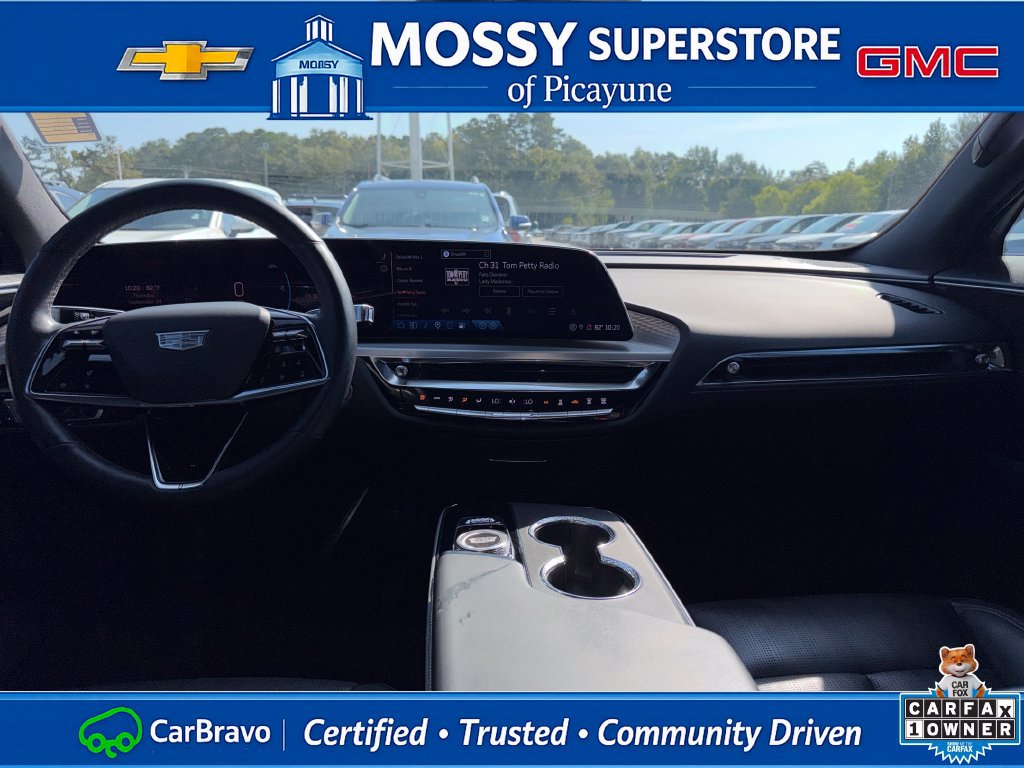 Certified 2025 Cadillac Lyriq Luxury AWD/4WD image 15