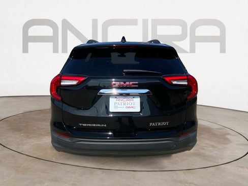 Used 2022 GMC Terrain SLE w/ Driver Convenience Package image 9