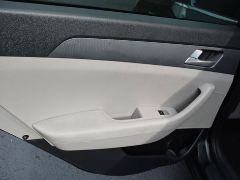 Used 2017 Hyundai Sonata SE FWD image 11