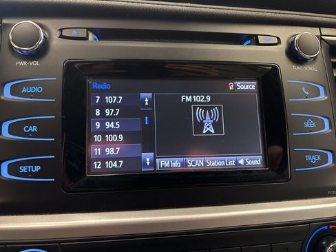 Used 2018 Toyota Highlander LE image 24