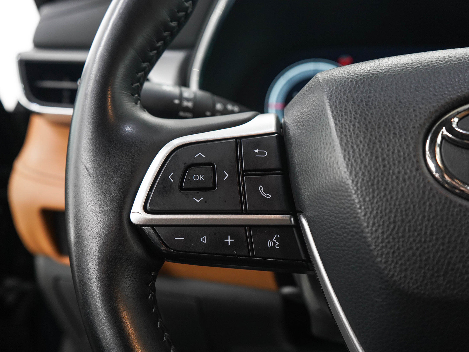 Used 2024 Toyota Highlander Platinum AWD/4WD image 29