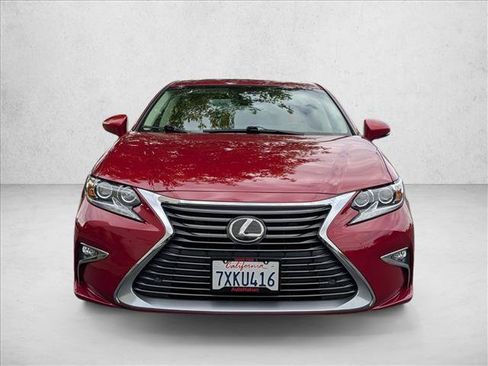 Used 2017 Lexus ES 350 w/ Luxury Package FWD image 2