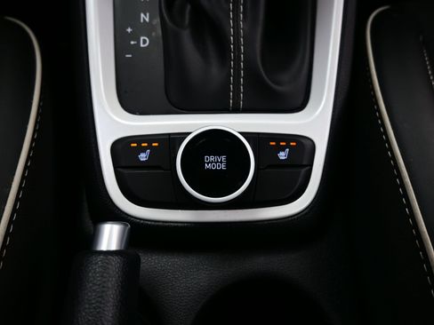 Used 2025 Hyundai Venue Limited image 22