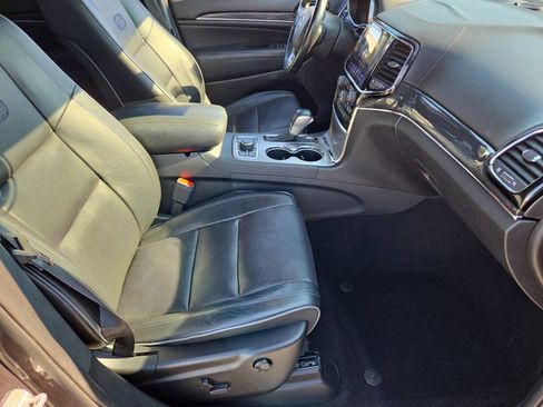 Used 2019 Jeep Grand Cherokee Overland AWD/4WD image 18