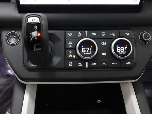 Used 2025 Land Rover Defender 110 S image 12