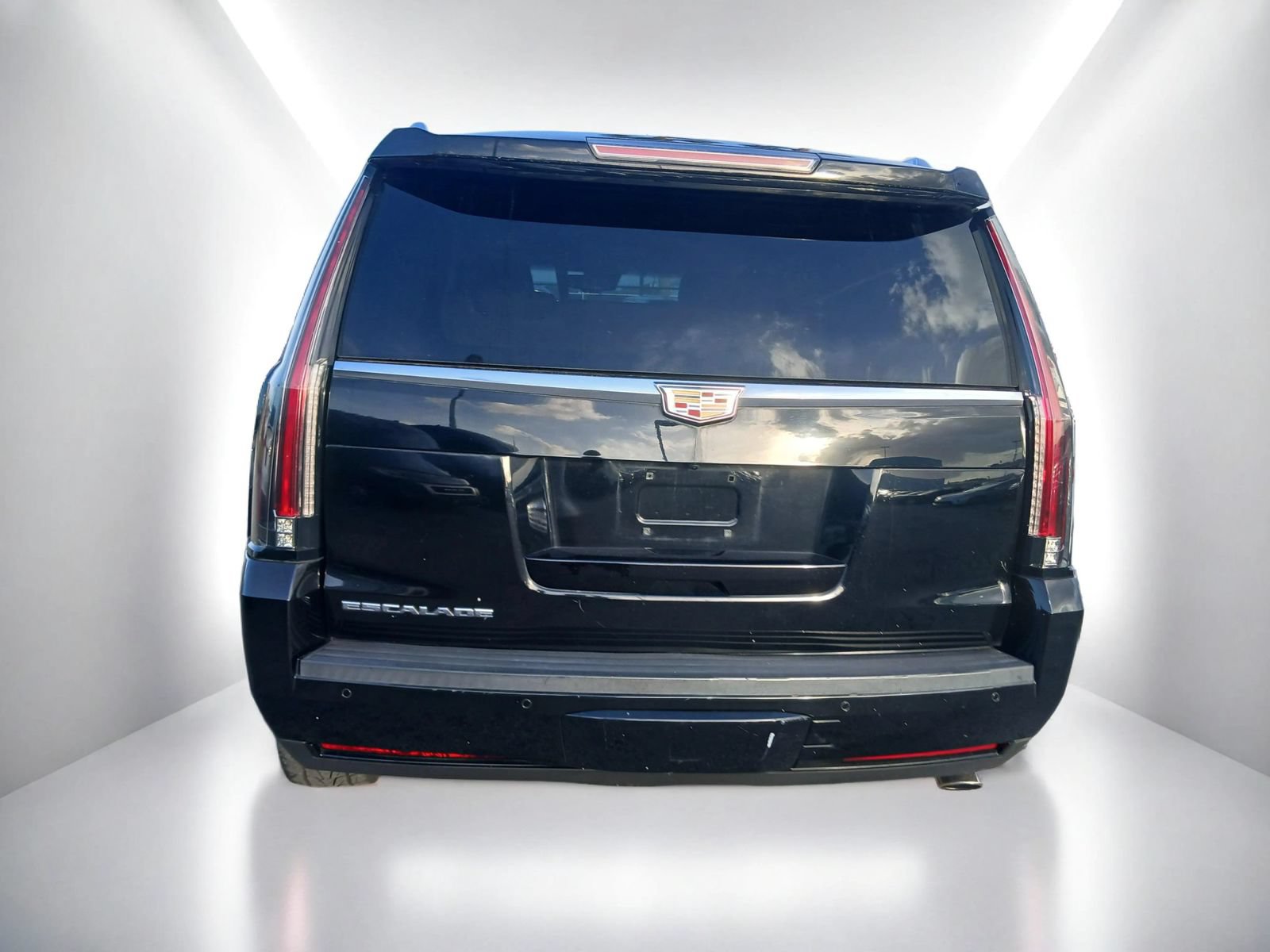 Used 2016 Cadillac Escalade Platinum RWD image 33