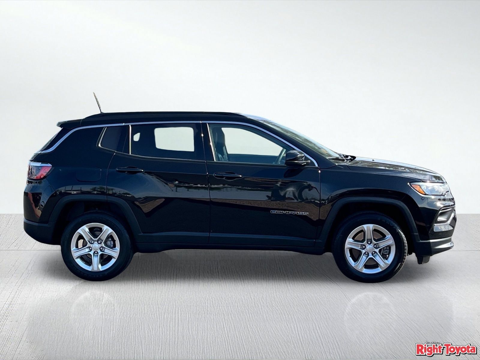 Used 2024 Jeep Compass Latitude AWD/4WD image 7