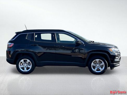 Used 2024 Jeep Compass Latitude AWD/4WD image 7