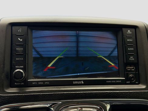 Used 2011 Chrysler Town & Country Touring-L image 16