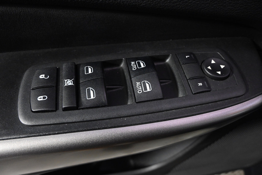 Used 2019 Jeep Cherokee Limited AWD/4WD image 23
