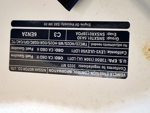 Used 2025 Nissan Rogue S image 34