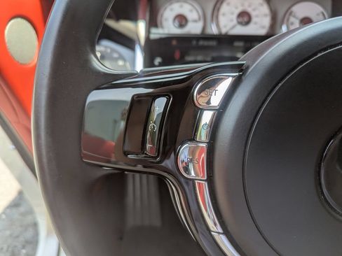 Used 2018 Rolls-Royce Dawn RWD image 18