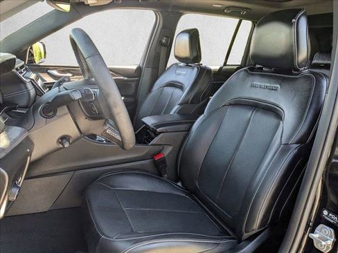 Used 2023 Jeep Grand Cherokee Overland AWD/4WD image 17