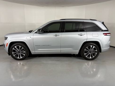 Used 2022 Jeep Grand Cherokee Overland w/ Luxury Tech Group IV image 5