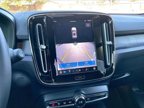 Used 2023 Volvo XC40 Recharge Plus image 24