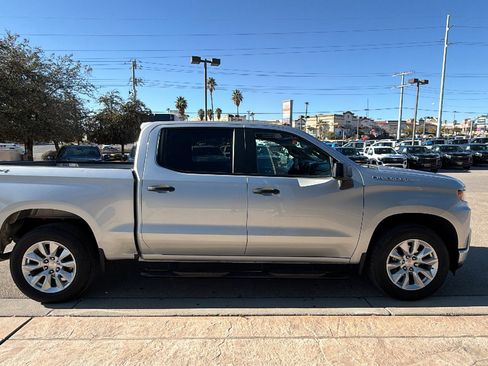 Used 2022 Chevrolet Silverado 1500 Custom image 2