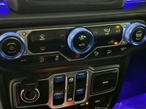 Used 2018 Jeep Wrangler Unlimited Sport S AWD/4WD image 26