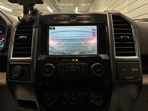 Used 2015 Ford F150 XLT w/ Equipment Group 302A Luxury image 21