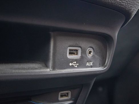 Used 2019 Chrysler Pacifica Limited w/ Tire & Wheel Group FWD image 25