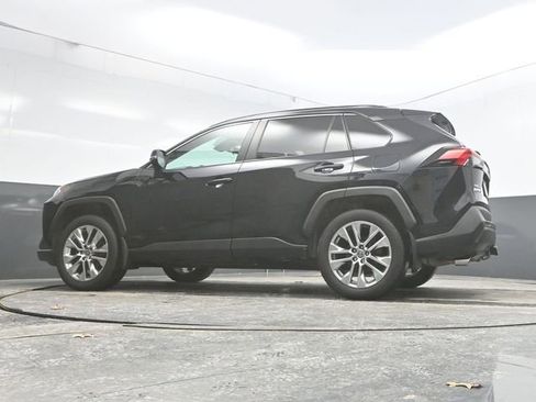 Used 2021 Toyota RAV4 XLE Premium image 30