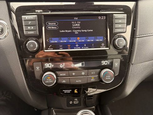 Used 2020 Nissan Rogue SV image 22