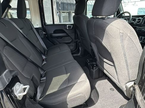 Used 2020 Jeep Wrangler Unlimited Sahara AWD/4WD image 16