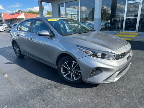 Used 2022 Kia Forte LXS w/ LXS Technology Package image 2