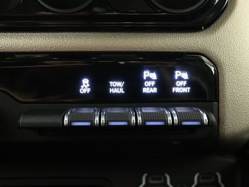 Used 2019 RAM 1500 Laramie image 32