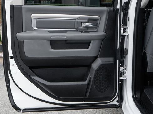 Used 2018 RAM 2500 Big Horn image 32