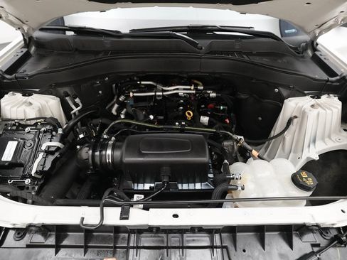 Used 2021 Ford Explorer XLT w/ XLT Sport Appearance Package image 3