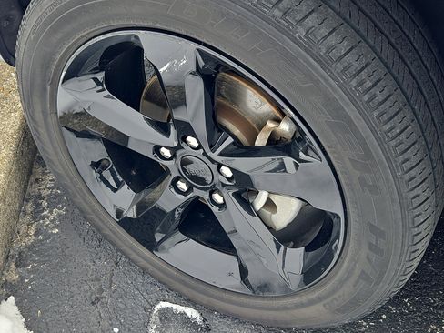 Used 2023 Jeep Grand Cherokee Altitude image 5