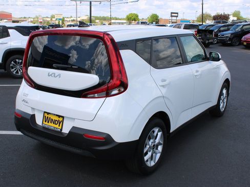 Used 2022 Kia Soul LX w/ Technology Package FWD image 9