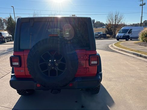 Used 2025 Jeep Wrangler Willys image 9