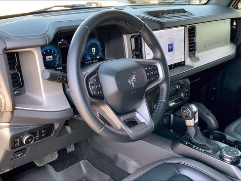 Certified 2025 Ford Bronco Outer Banks w/ Sasquatch Package image 18