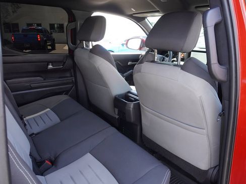 Used 2025 Toyota Tacoma TRD Sport AWD/4WD image 11