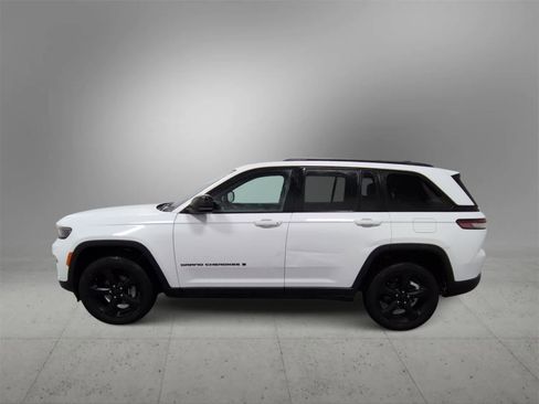 Certified 2023 Jeep Grand Cherokee Altitude image 5