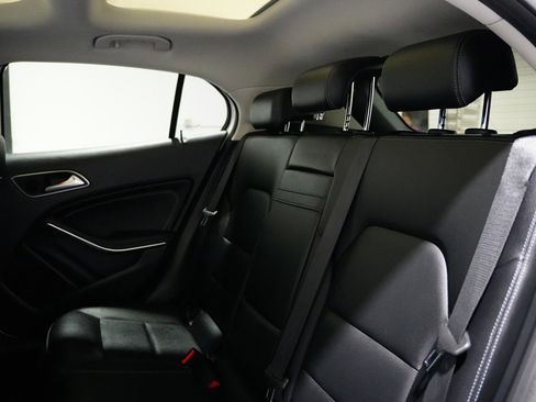 Used 2019 Mercedes-Benz GLA 250 SUV image 15