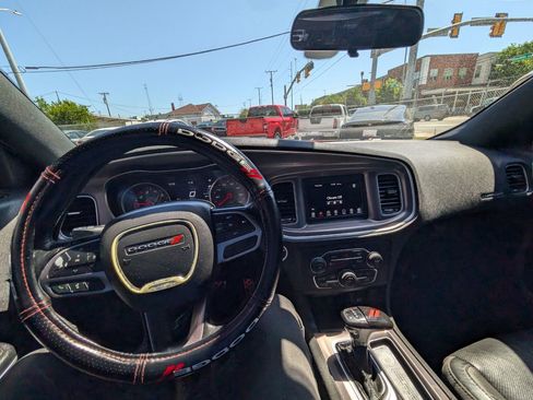 Used 2020 Dodge Charger SXT w/ Leather Interior Group image 21