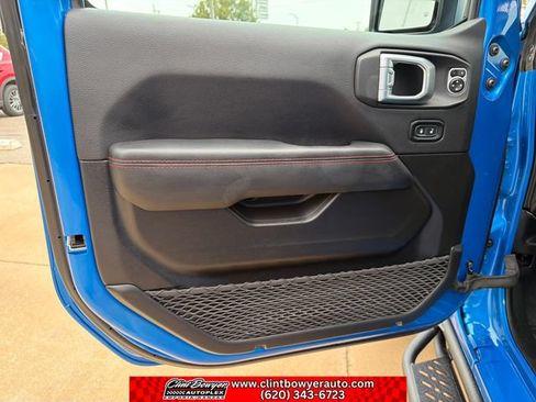 Used 2023 Jeep Gladiator Rubicon w/ Cold Weather Group AWD/4WD image 11