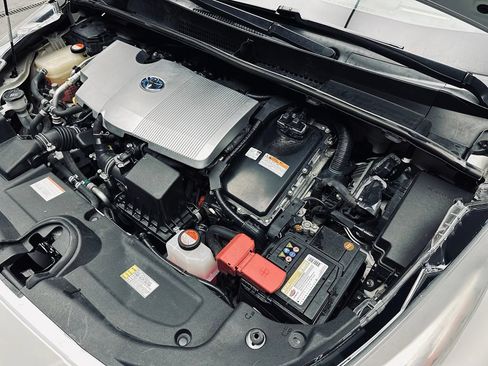 Used 2016 Toyota Prius Four w/ Advanced Technology Package FWD image 48