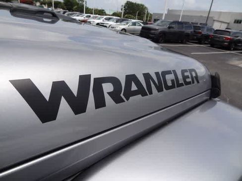 Used 2018 Jeep Wrangler Unlimited Sahara AWD/4WD image 18