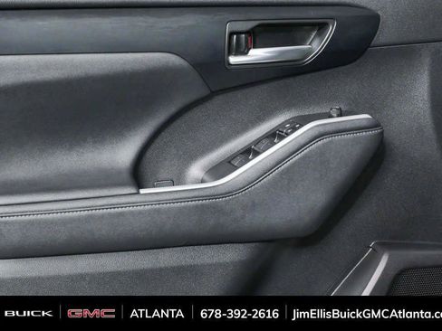 Used 2024 Toyota Highlander XSE FWD image 6